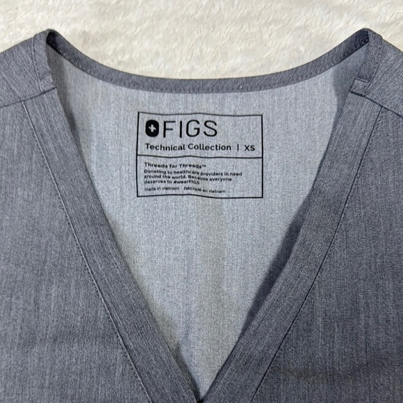Figs Gray Fitted Short Sleeve Top - Picture 2 of 8